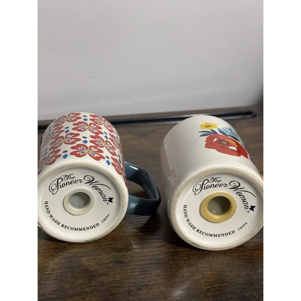 Pioneer Woman Salt And Pepper Shakers 